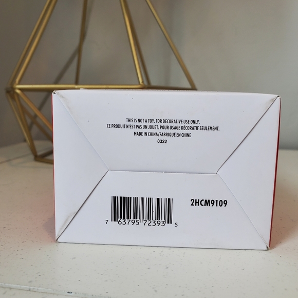 NIB Jaws VHS Retro Hallmark Tree Ornament - Picture 4 of 6